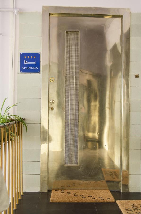 Studio Apartment With A View Of Ban Jelacic Square Zagreb Exterior photo