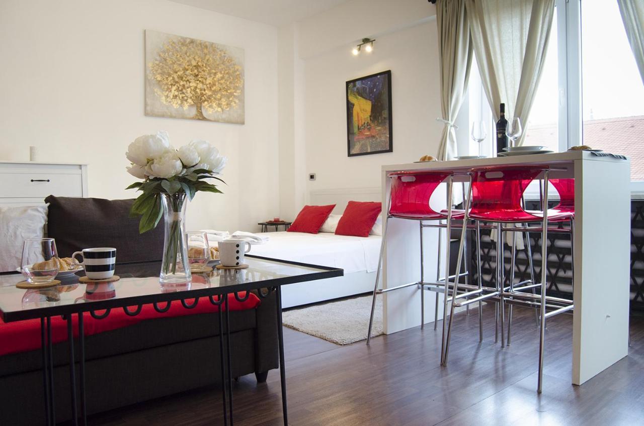 Studio Apartment With A View Of Ban Jelacic Square Zagreb Exterior photo